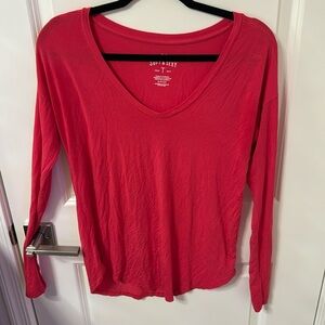 Berry soft & sexy v neck long sleeve American Eagle outfitters tee shirt